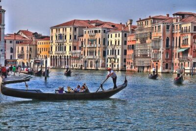 Private Gondola Serenade with Music - Meeting at Museo Correr (Piazza San Marco): Getting Onto the Water Smoothly
