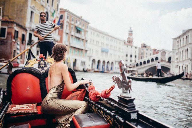 Private Photo Shoot in Venice with Gondola Ride Included - Weather, umbrellas, and protecting your gondola moment
