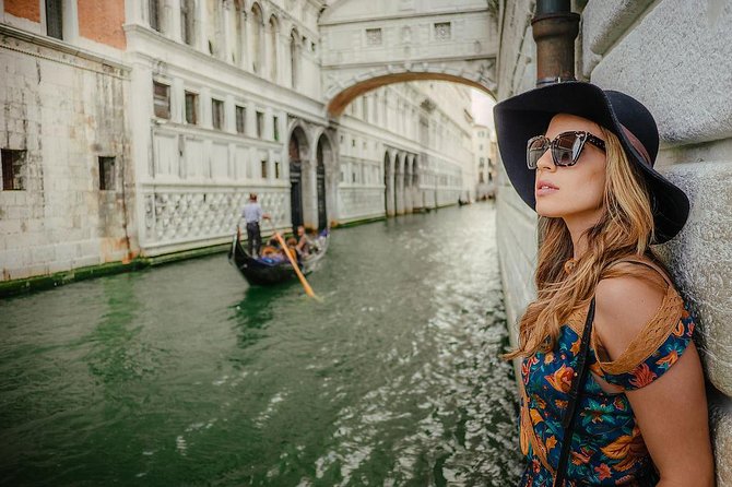 Private Photo Shoot & walking tour - A private Venice portrait walk with real direction
