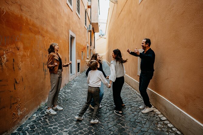 Private Photoshoot Experience in Venice - How the guide handles camera-shy people and awkward moments