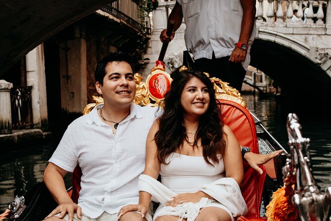 Private Photoshoot Experience in Venice - San Marco photo time: classic backdrops without losing your vibe