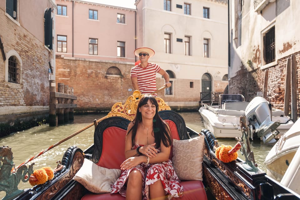 Private Photoshoot of Your Gondola Ride in Venice - Meeting at San Zaccaria and getting the timing right