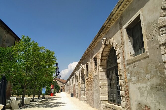 Private tour Biennale 2026: In Minor Key - National pavilions at Giardini and Arsenale, without the time sink