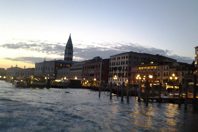 Private Tour: Venice Walk, Gondola, and Private Boat Tour ending on Murano Island with Venetian Lunch and Glass Factory Visit - 30 minutes in a private gondola on the Grand Canal