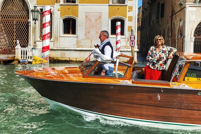 Private transfer from hotel in Venice To VCE airport - Hotel Pickup to the Water Taxi: Getting Out Without Bag Squeeze