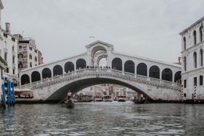 Private Transfer from Venice Airport to Hotel in Venice City Center - Boat logistics in Venice: fast by water, sometimes not door-to-door