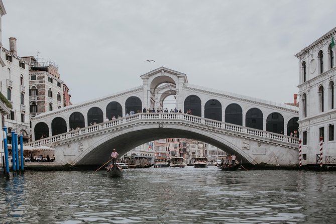 Private Transfer from Venice Airport to Hotel in Venice City Center - Boat logistics in Venice: fast by water, sometimes not door-to-door