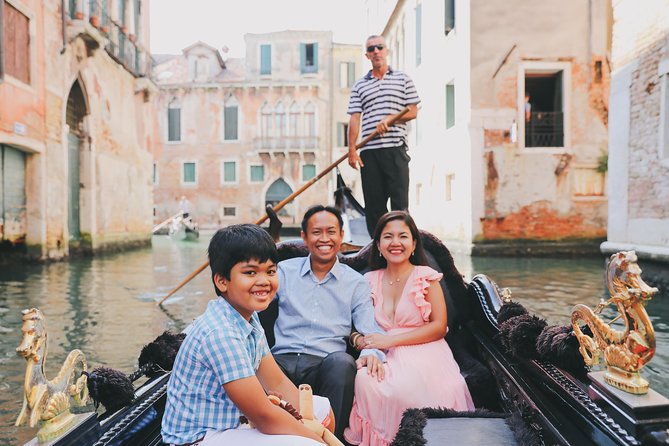 Private Vacation Photography Session with Local Photographer in Venice - Your one-hour plan: from Dorsoduro to Piazza San Marco and back