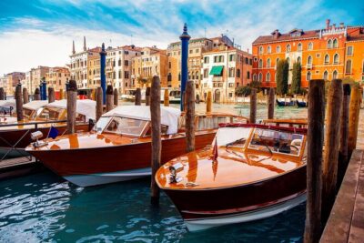 Private Venice 2 hrs Tour: Boat & Walking Tour with food tasting - Cannaregio side canals and Madonna Dell’Orto: the quieter Venice people remember