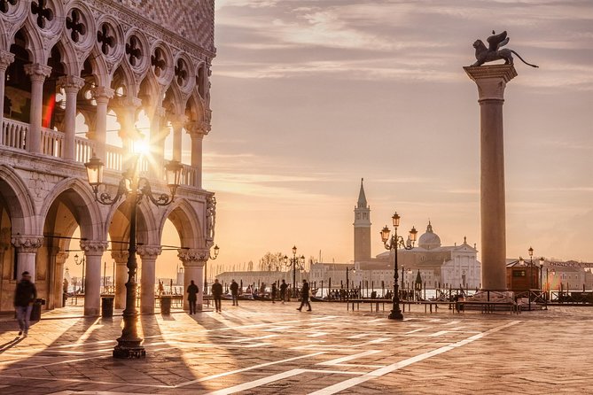 Private Venice City Tour and Gondola Ride - Piazza San Marco at 3:00 pm: the perfect warm-up