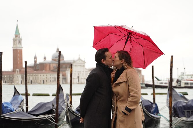 Professional Photoshoot in Venice - Meeting at Ponte di Rialto: the fastest way to get the canal-bright look
