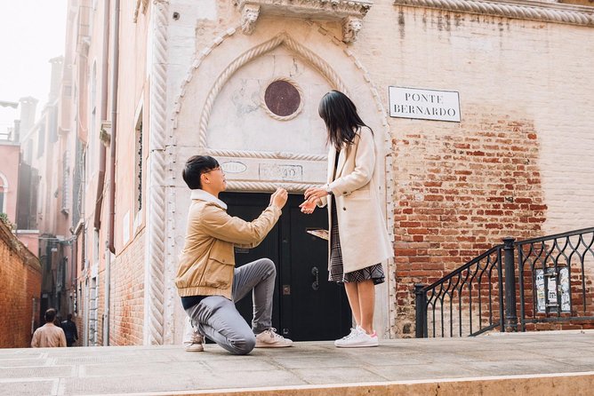 Proposal Photographer in Venice - Ponte di Rialto: The Short Stop That Still Has Impact