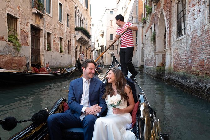 Renew your wedding vows on a romantic gondola - Stop 3: Traghetto Santa Maria del Giglio and the gondola moment