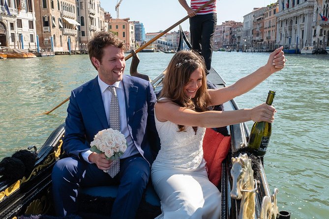 Renew your wedding vows on a romantic gondola - Price and value: what $914.51 buys for two
