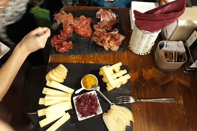 Rialto Food Tour and Gelato Tasting with a Local Guide - Stop 1: Ponte di Rialto With the Bridge’s Human Stories