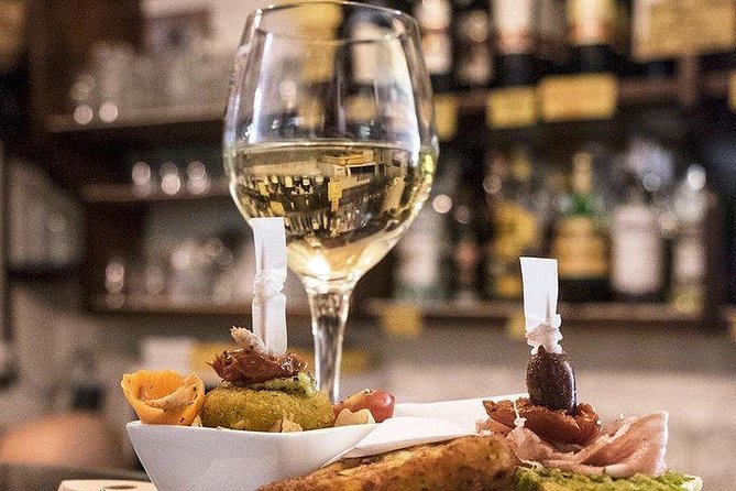 Rialto Market Food Tour: Wine Tasting and Sightseeing in Venice - Sightseeing that actually helps: learning Venice by eating its way