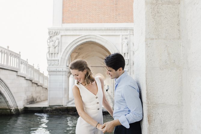 Romantic Photoshoot in Venice - The real payoff: 30–60 selected, beautifully edited Hi-Res photos