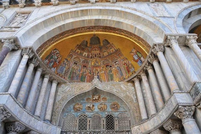 Saint Marks Basilica, Doge's Palace and Gondola tour in Venice - Doge’s Palace: Halls, Paintings, and the Prison Story