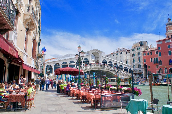 San Polo, Rialto & Frari: 2-Hour Private Walking Tour in Venice - Rialto Market: understand commerce without needing a textbook