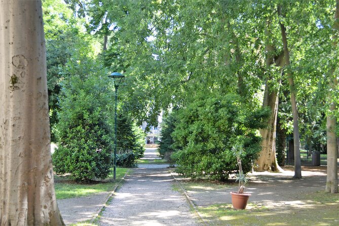 Secret Gardens of Venice Walking Tour - Stop 1: a convent garden in Cannaregio with fruit trees and pergolas