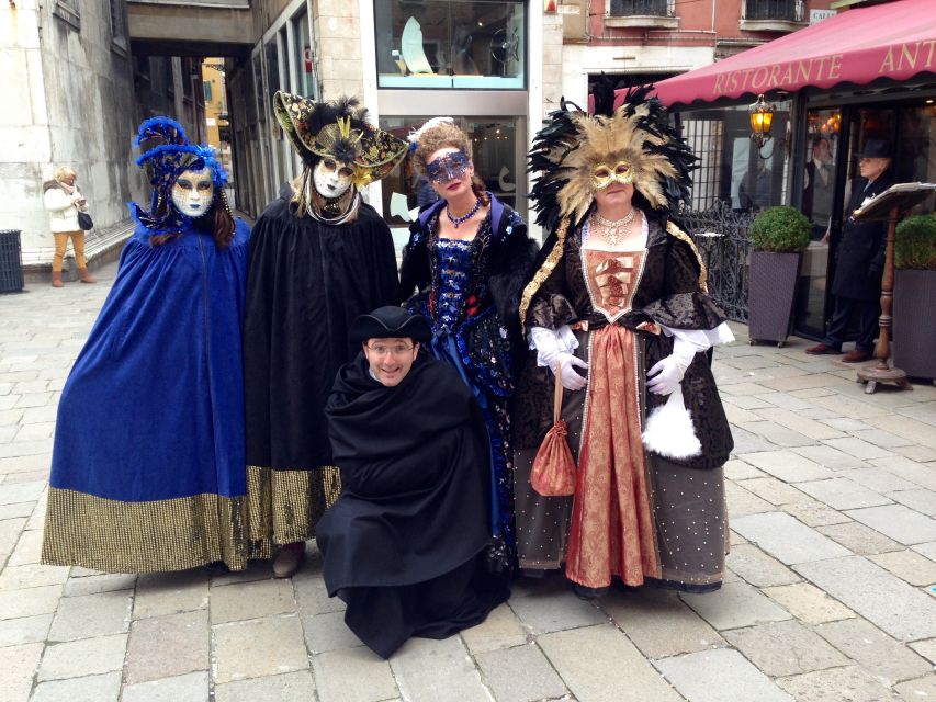 Secrets of Venice Carnival and Life of Casanova Tour - Palazzo Contarini del Bovolo: a stop that adds architecture to the drama