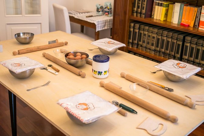 Share Your Pasta Love in a Local’s Home in Venice - A Venice Kitchen, Not a Tour-Factory Demo