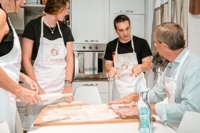 Share Your Pasta Love in a Local’s Home in Venice - Where the evening begins: Calle Larga Lezze meet-up