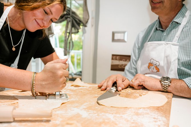 Share Your Pasta Love in a Local’s Home in Venice - Dinner at home: wine, the meal you made, and optional coffee