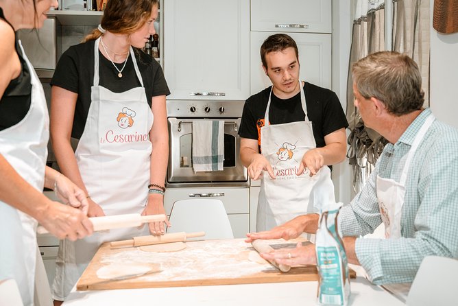 Share Your Pasta Love in a Local’s Home in Venice - Where the evening begins: Calle Larga Lezze meet-up