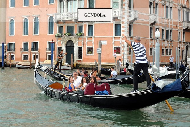 Shared Gondola Ride in Venice through enchanting Bridge of Sighs - The History Gallery: a quick 3D-VR setup before the views
