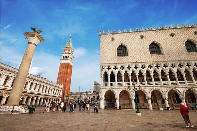 Skip the Line: Doge's Palace Guided Tour in Venice - Entering Doge’s Palace: a building that used to welcome ships