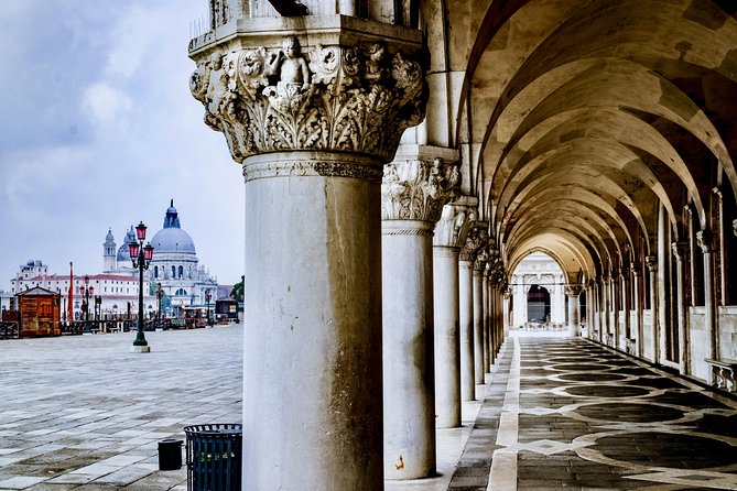 Skip the line Doge's Palace Guided Walking Tour in Venice - Into the palace: courtyard to Golden Staircase and halls of power