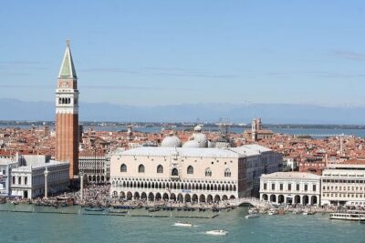 Skip the Line St Mark’s Basilica and Doge’s Palace Exclusive Tour - Doge’s Palace walkthrough: architecture as a history lesson