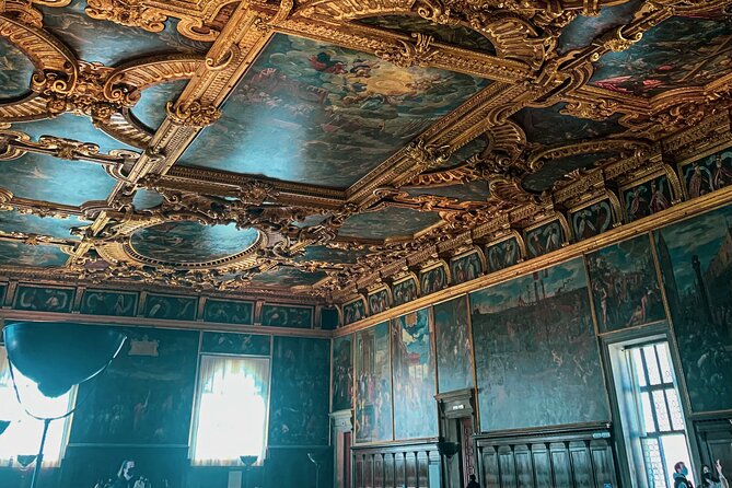 Small-group Doge's Palace Skip-the-line Tour - The Prison and the Power Story You’ll Hear