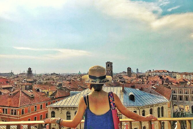 Small Group Tour to Venice departing from Abano Terme - Rialto Bridge and Rialto Market: architecture plus that old commercial pulse