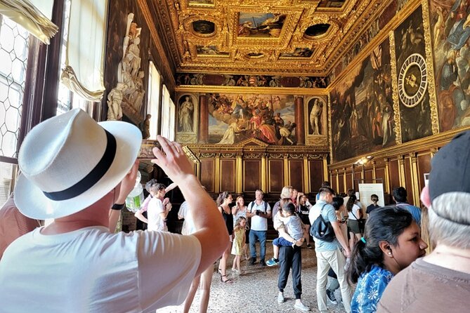 St Mark's, Doge's Palace, with Murano and Burano & Gondola Ride - Burano island: colorful streets and lace-making workshop
