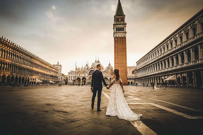 Sunrise Couple Photoshoot Tour - Starting in Piazza San Marco (and using the light you came for)