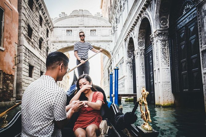 Sunrise Couple Photoshoot Tour - Logistics that matter: English, private group, and where it ends