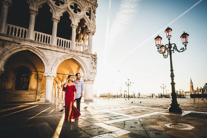 Sunrise Couple Photoshoot Tour - Timing, weather, and how to dress for Venice photos