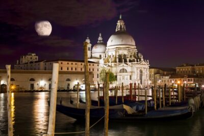 The Dark Side of Venice: Mysteries and Legends - Stop-by-stop: Ponte delle Meraviglie and the seven-sister legend