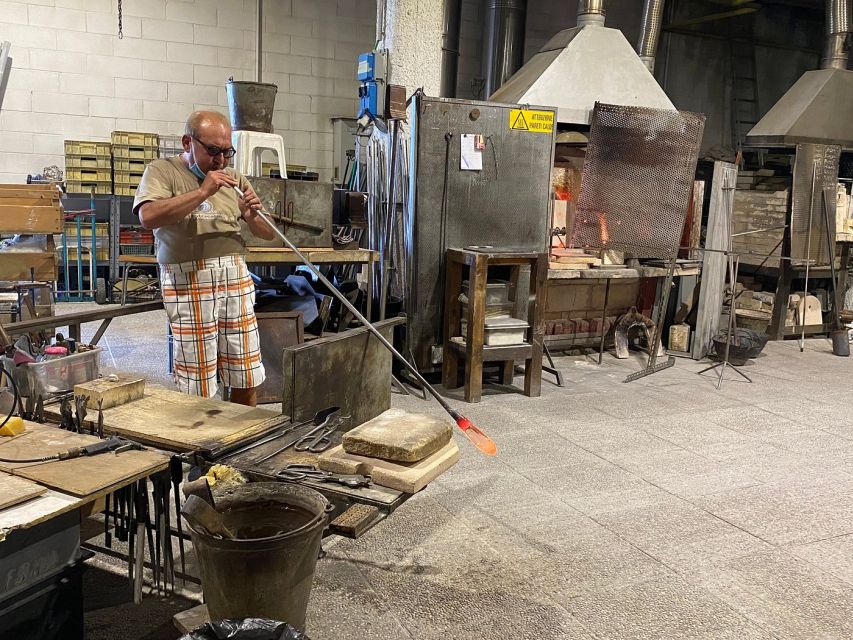 The gems of the lagoon. Torcello Burano Murano - Murano glass: walking the glassmaker streets and watching masters work