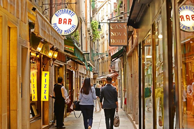 The Heart of Venice: Discover the City on Foot. - Meeting at Calle larga de l’Ascension and hearing your guide with the radio