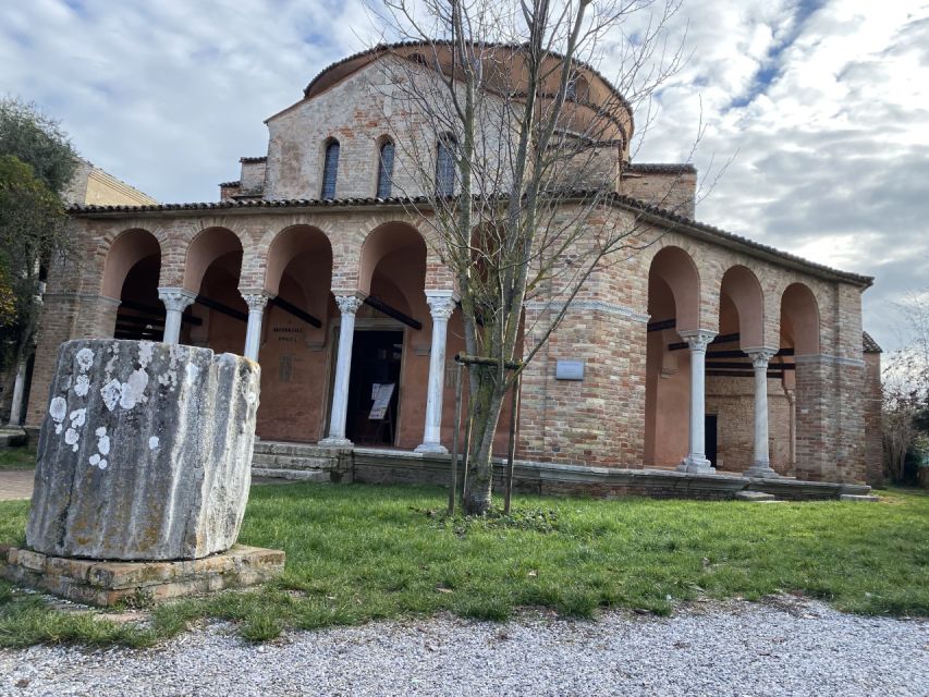 The islands of Venice. Torcello Burano Murano - Murano glass factory and family art gallery: what you should watch for