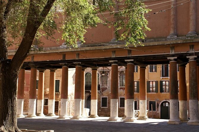 Tour on the Trails of Commissario Brunetti in Venice - The 10:30 am “Brunetti” start: why Santa Lucia is a smart meeting point