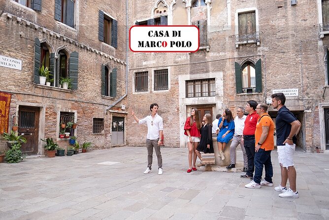 Unusual Venice Walking Tour through Rialto & Gondola Experience - Rain, wind, and high tide: how Venice can change your day