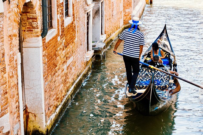 Venice: 30 min private Gondola Ride with Guide - When this tour feels great (and who it suits)