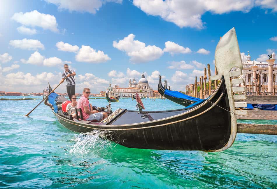 Venice: 30 minutes Enchanting Gondola Ride - Rialto Bridge from the water: the Grand Canal highlight