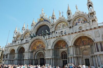 Venice 3,5 hrs tour: Doge's Palace, St Mark's and Hidden Gems - Piazza San Marco: get the big picture before the palace