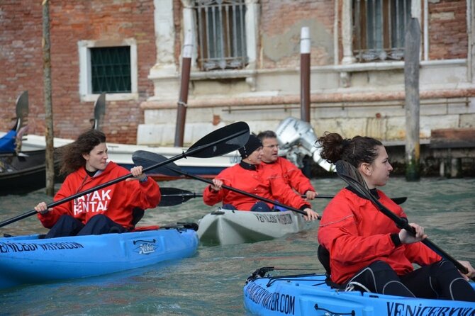 Venice: 60' Quick Kayak Tour with guide - Why a 60-minute Venice kayak feels more personal than a gondola