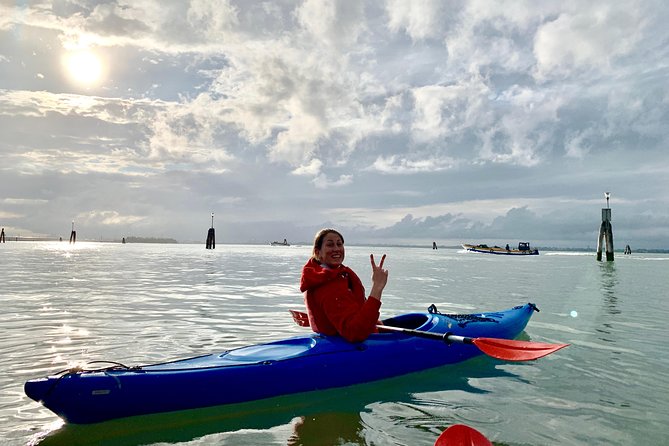 Venice: 60' Quick Kayak Tour with guide - Single or double kayak: what you’ll get and how it affects your ride